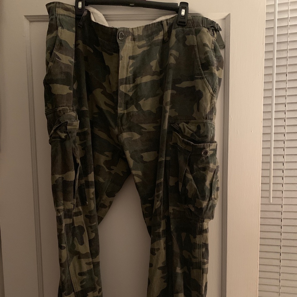 Cadet Kim fashionnova Camo pants